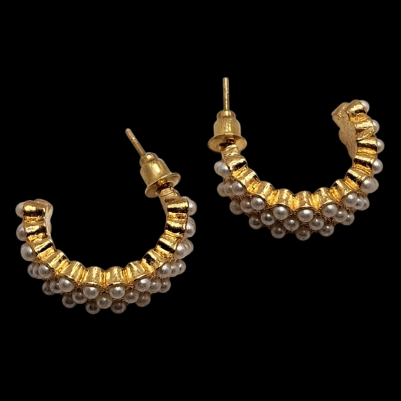 Womwns Gold And Pearl Earring Set Trio - Picture 6 of 13